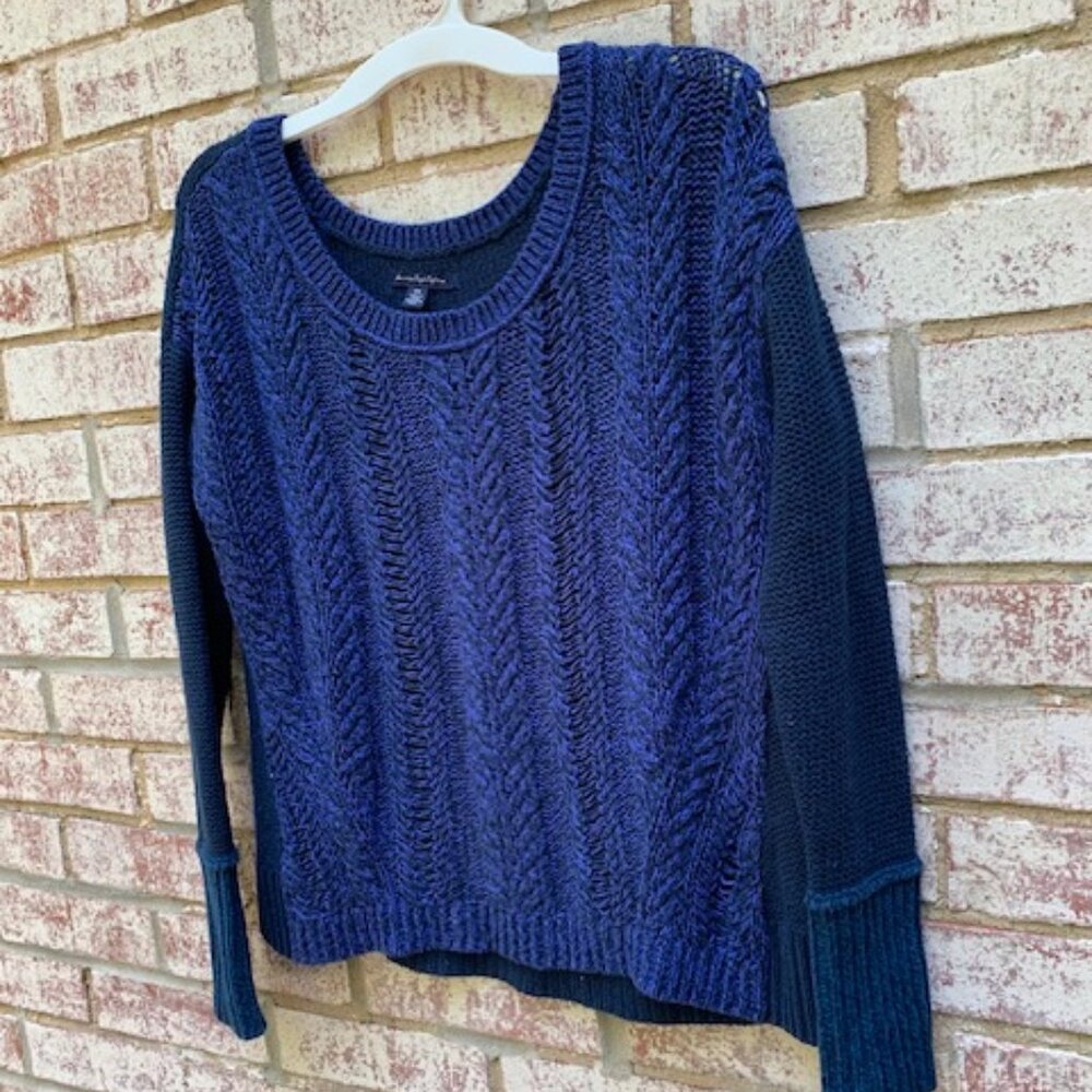 AEO blue cable knit sweater size medium